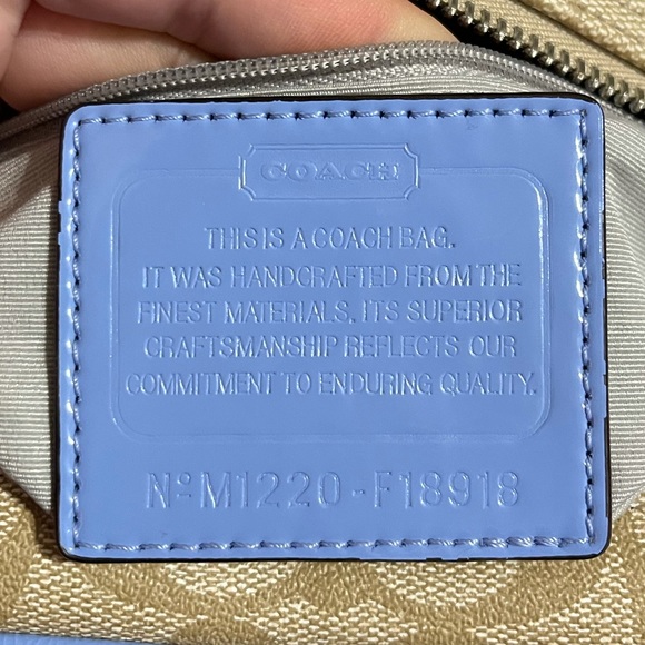 ❌SOLD❌ NWOT Coach Signature Peyton Shoulder Purse! - Picture 8 of 8